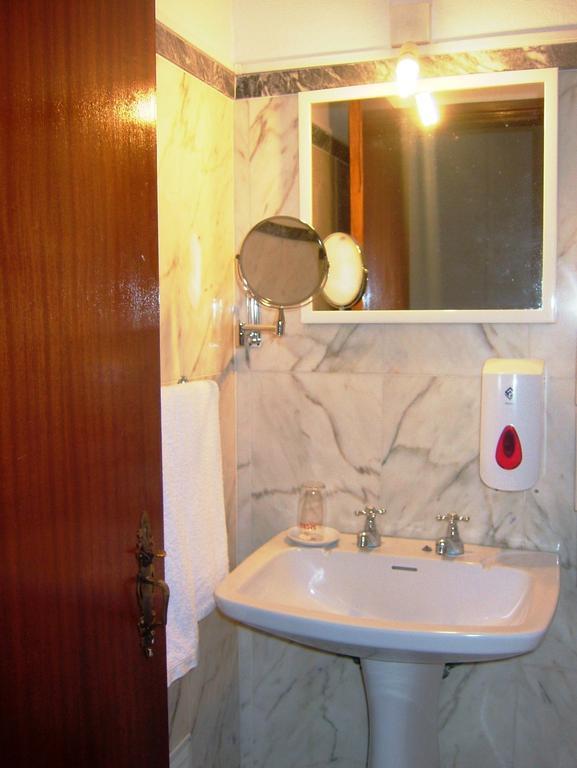 Alentejano Low Cost Hotel Estremoz Rom bilde
