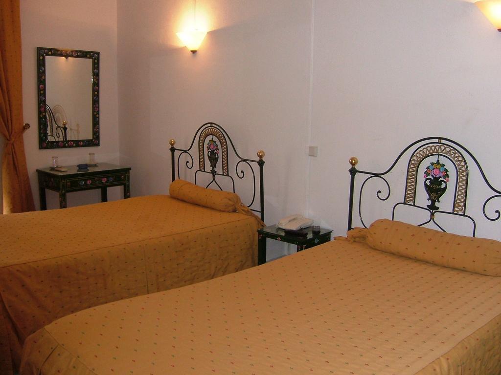 Alentejano Low Cost Hotel Estremoz Rom bilde