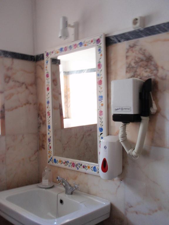 Alentejano Low Cost Hotel Estremoz Rom bilde
